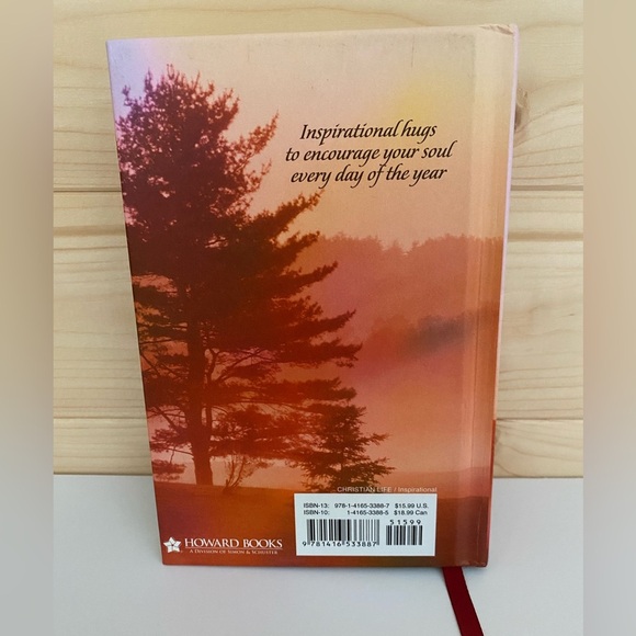 HUGS Daily Inspirations for Women 365 Devotions to Inspire Your Day Howard Books - Picture 3 of 6